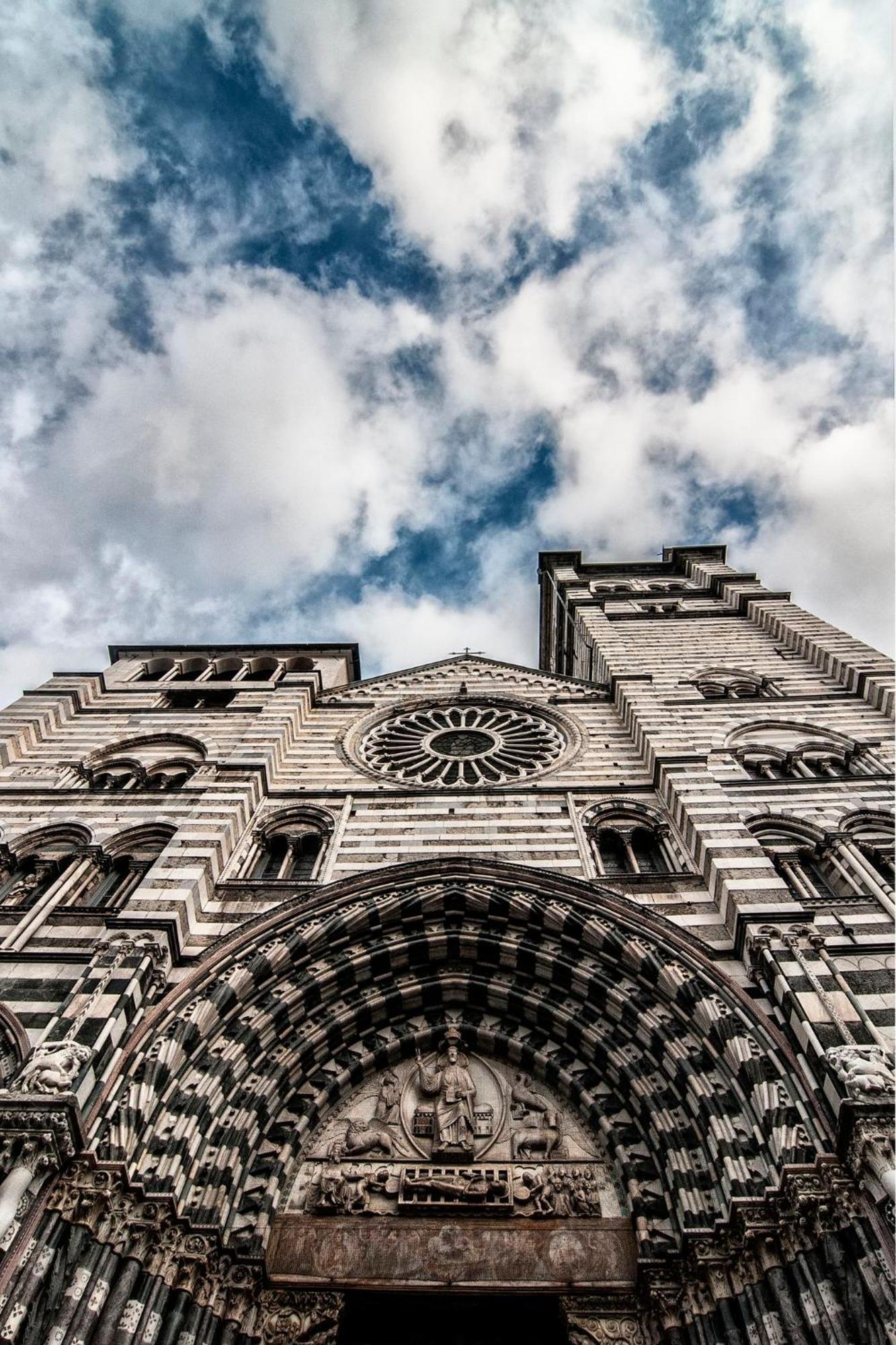 Genova Centro Colonna-Cattedrale Di San Lorenzo Bagian luar foto